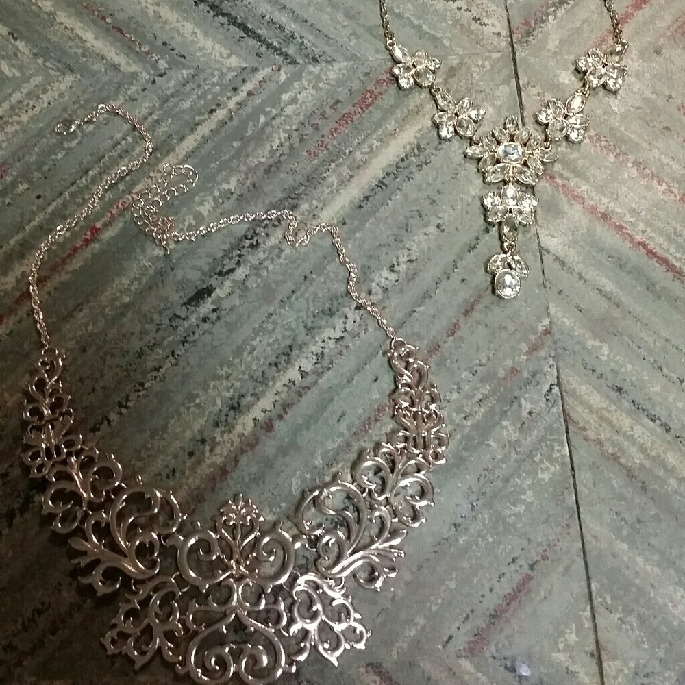 Set of fashion neckalaces